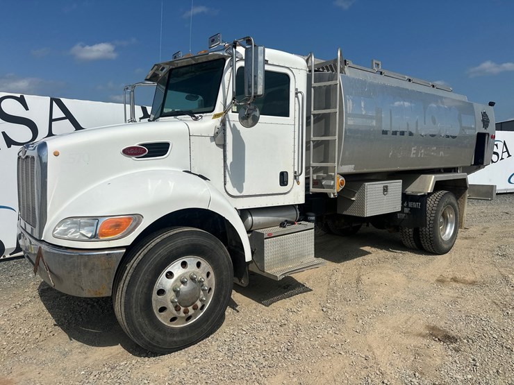 2007-peterbilt-335-image-1