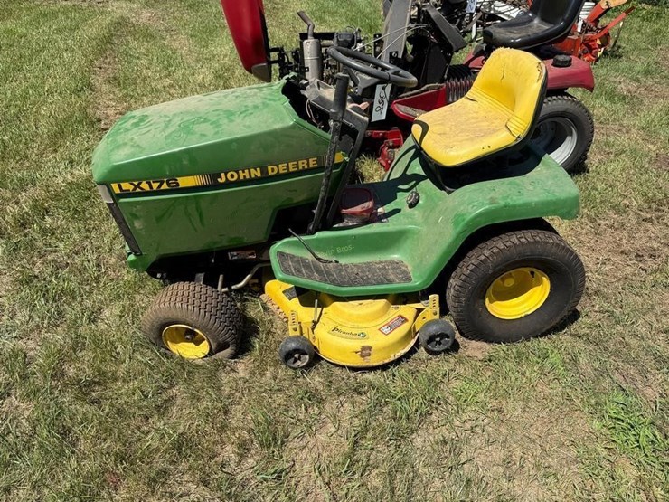 john-deere-lx176-image-1