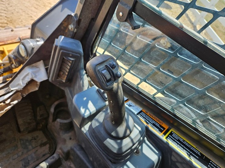 deere-331g-image-26