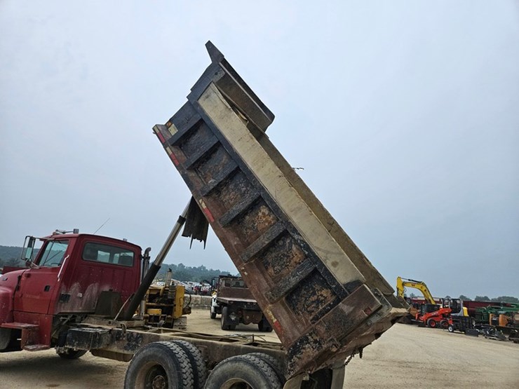 1995-ford-l8000-image-15
