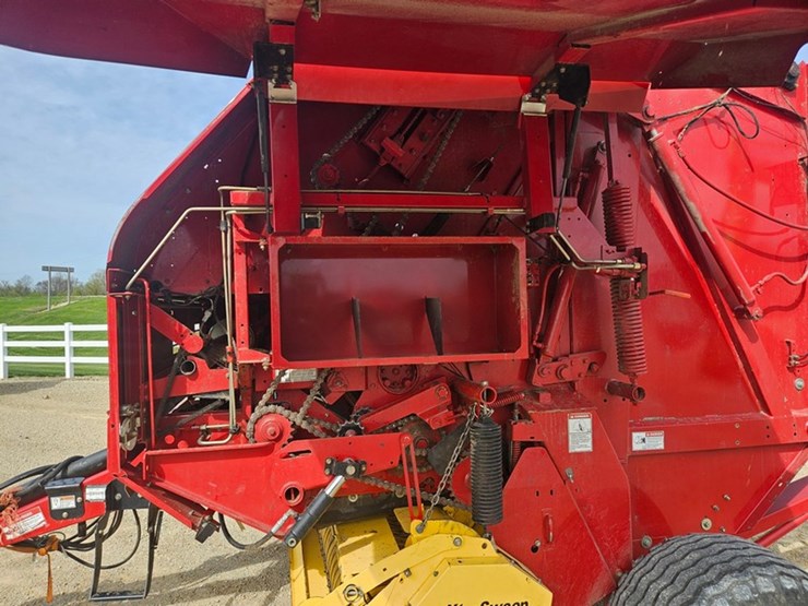 new-holland-br7090-image-19