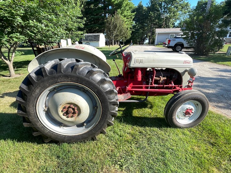 1952-ford-8n-image-4