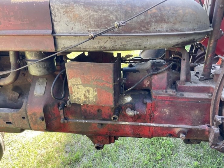 farmall-h-tractor-image-11