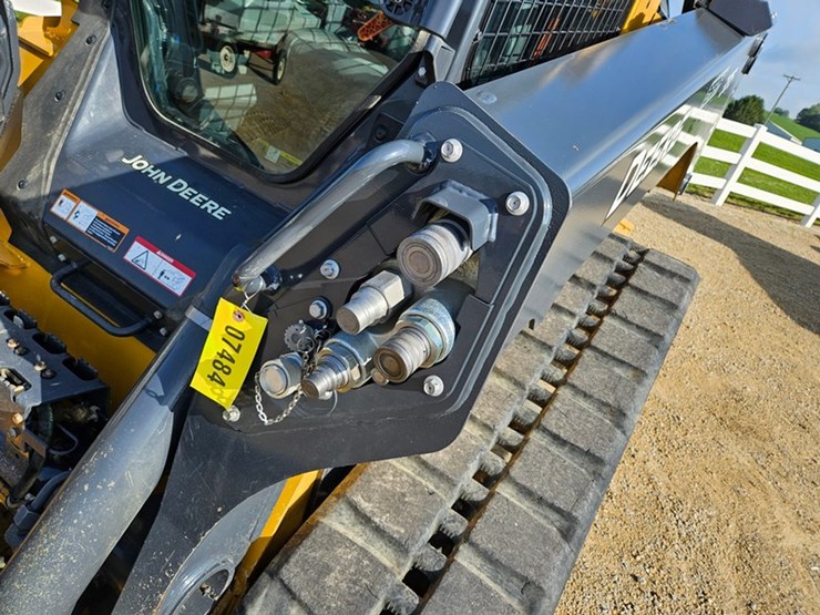 2025-john-deere-335-image-13