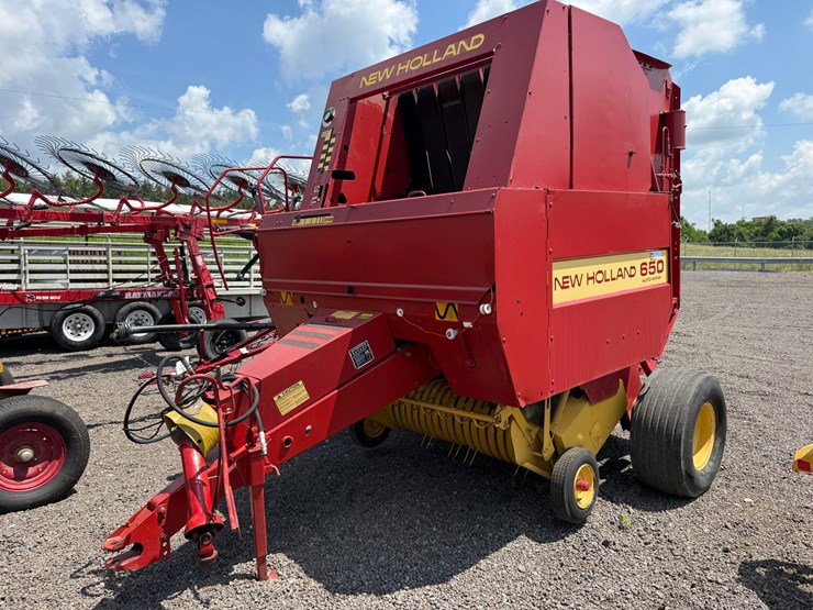 new-holland-650-image-1