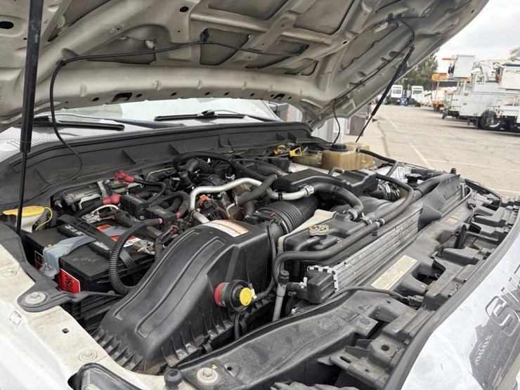 2015-ford-f550-xlt-image-8