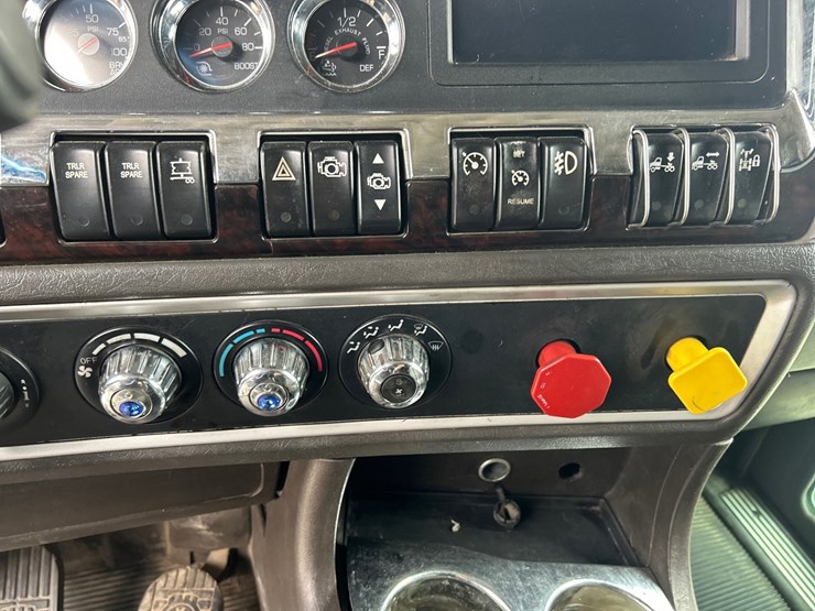 2017-kenworth-t660-image-74