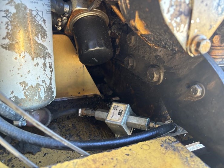 2014-caterpillar-226b3-image-37