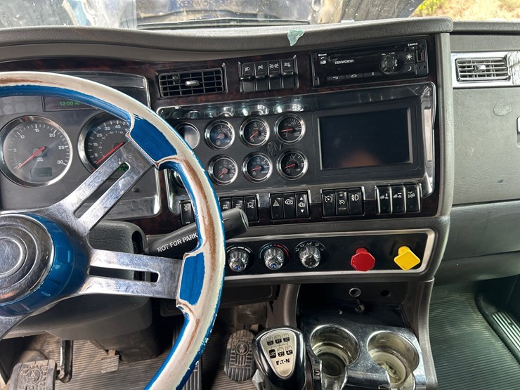 2017-kenworth-t660-image-73