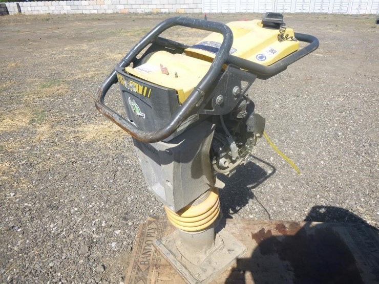 2019-bomag-bt65-image-2