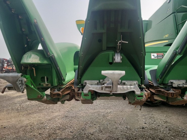 2014-john-deere-612c-corn-head---field-ready-image-33