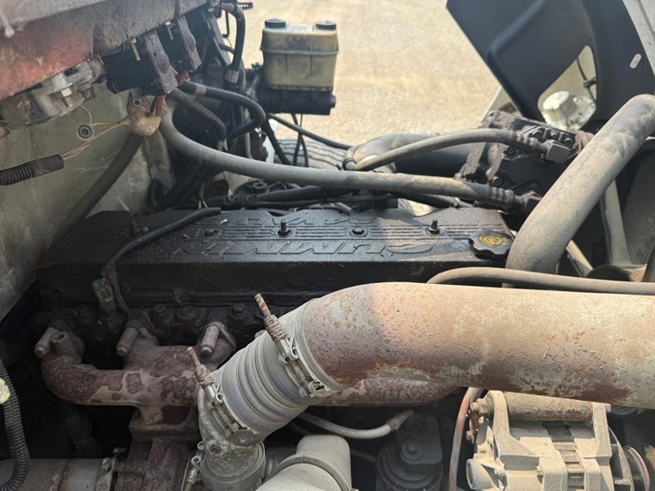 2000-freightliner-fl60-image-27