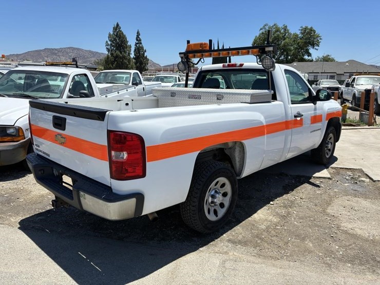 2009-chevrolet-silverado-pickup-truck-image-3