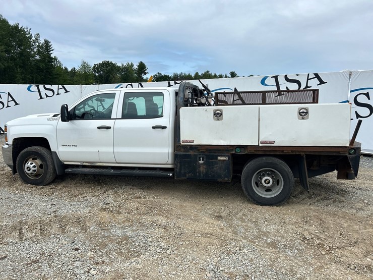 2015-chevrolet-3500-image-2