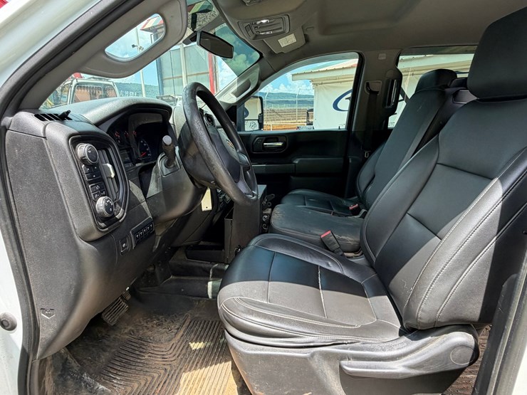 2020-chevrolet-3500hd-image-19