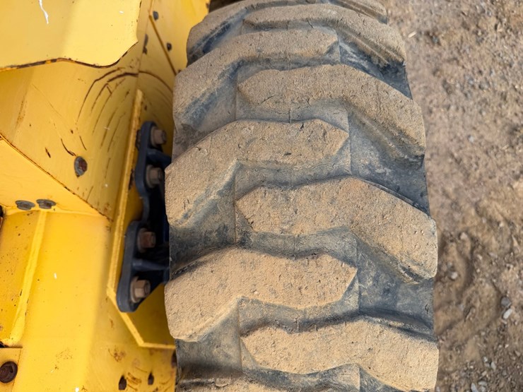 #4069-•-new-holland-ls180-wheeled-skid-steer-image-69