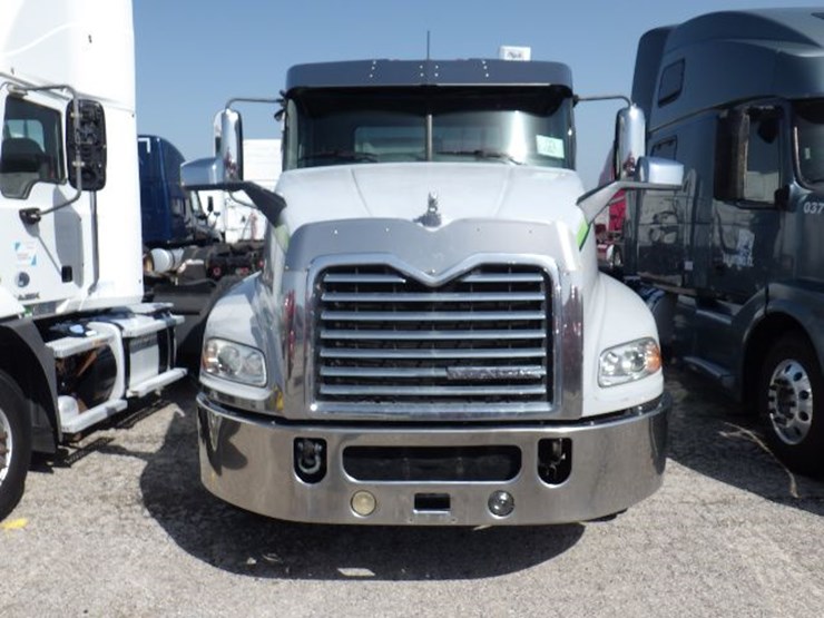 2013-mack-pinnacle-cxu613-image-2