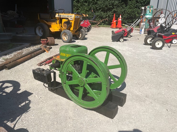 #2115-•-1-1/2-hp-john-deere-model-e-gas-engine-image-4