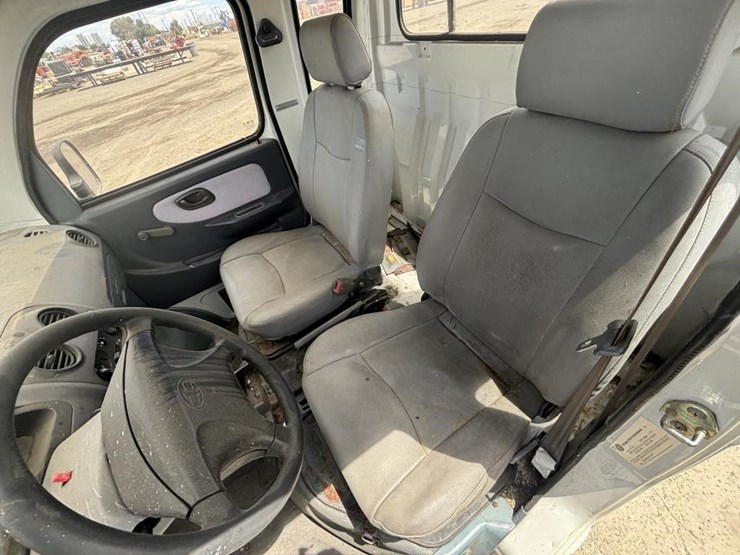 2010-vantage-evx1000-utility-truck-image-11