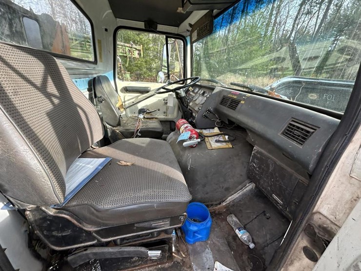 1989-ford-l9000-image-71