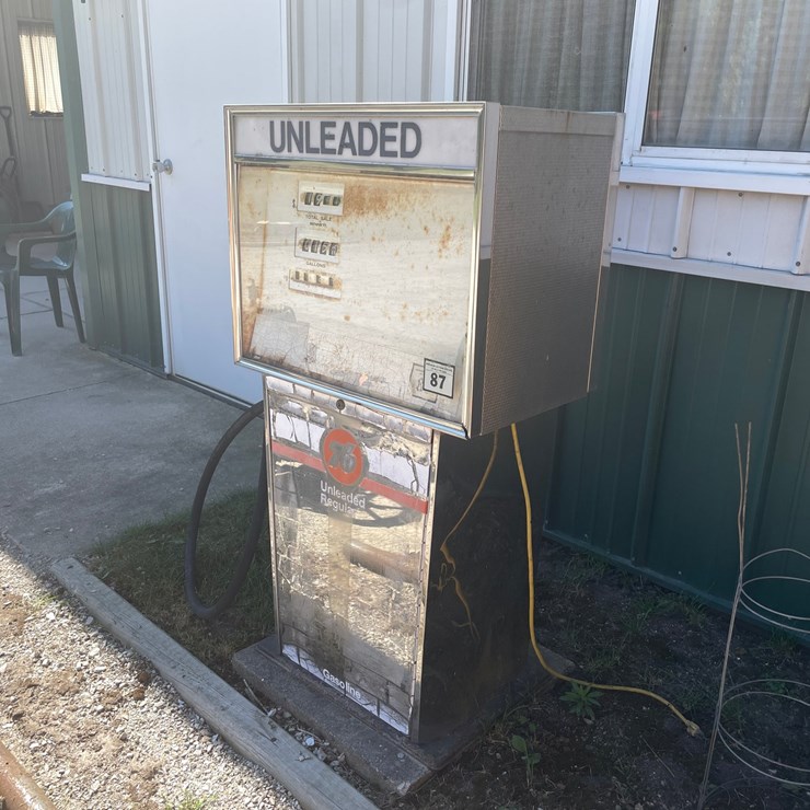 #2119 • Bennett Gas Pump