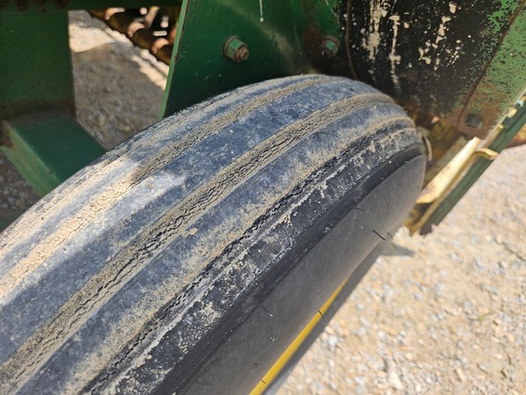 john-deere-24t-image-26