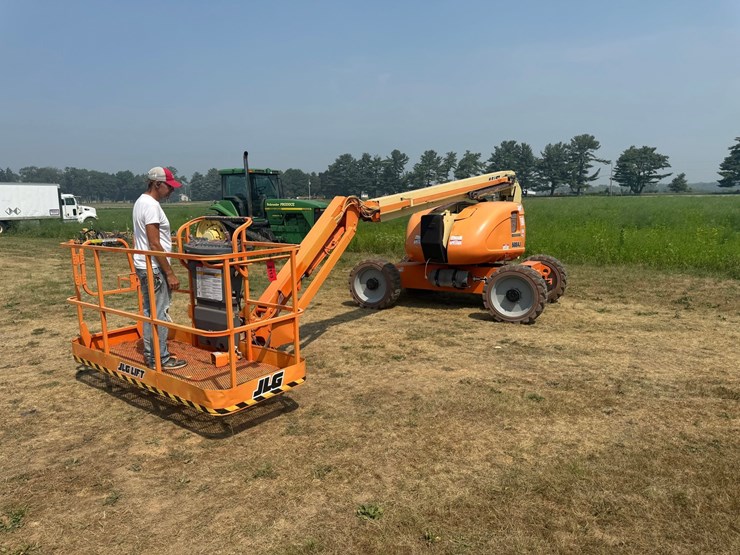 2012-jlg-600aj-image-5