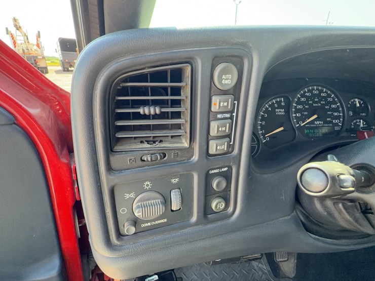 2001-chevrolet-silverado-1500-image-26