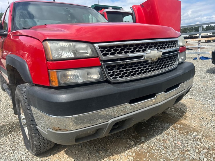 2005-chevrolet-2500-image-11