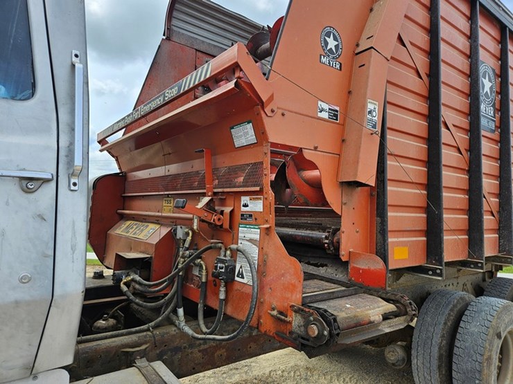 1983-ford-9000-image-21