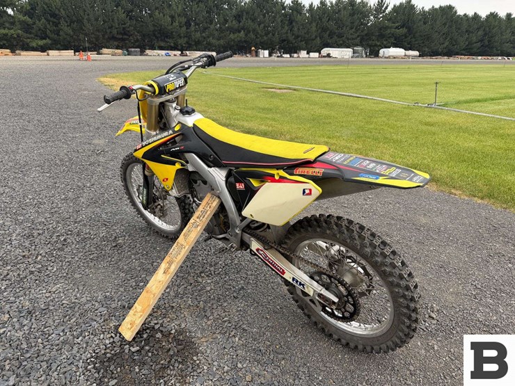 2012-suzuki-rmz450-competition-dirt-bike-image-3