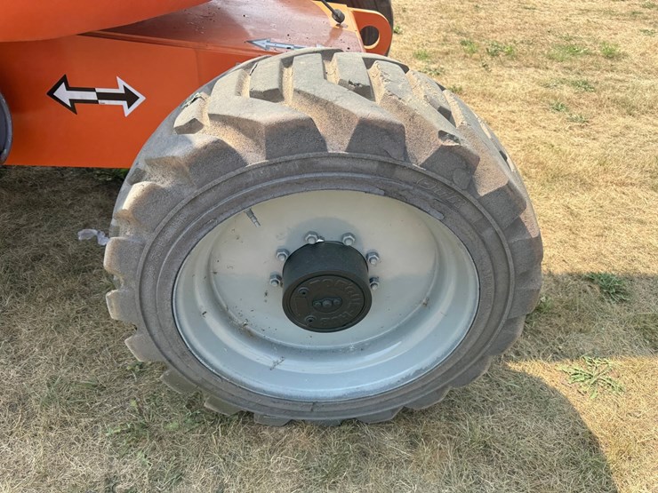 2012-jlg-600aj-image-35