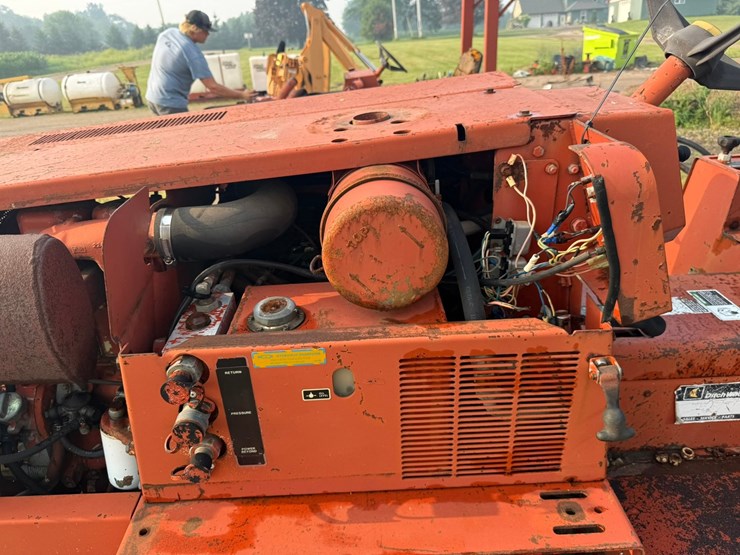 ditch-witch-350sx-image-23