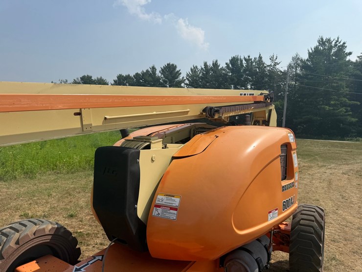 2012-jlg-600aj-image-16