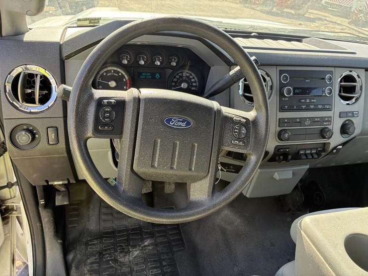 2011-ford-f550-image-17