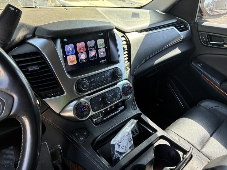 2018-chevrolet-suburban-image-23