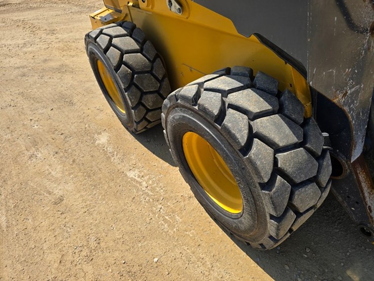 deere-330g-image-13