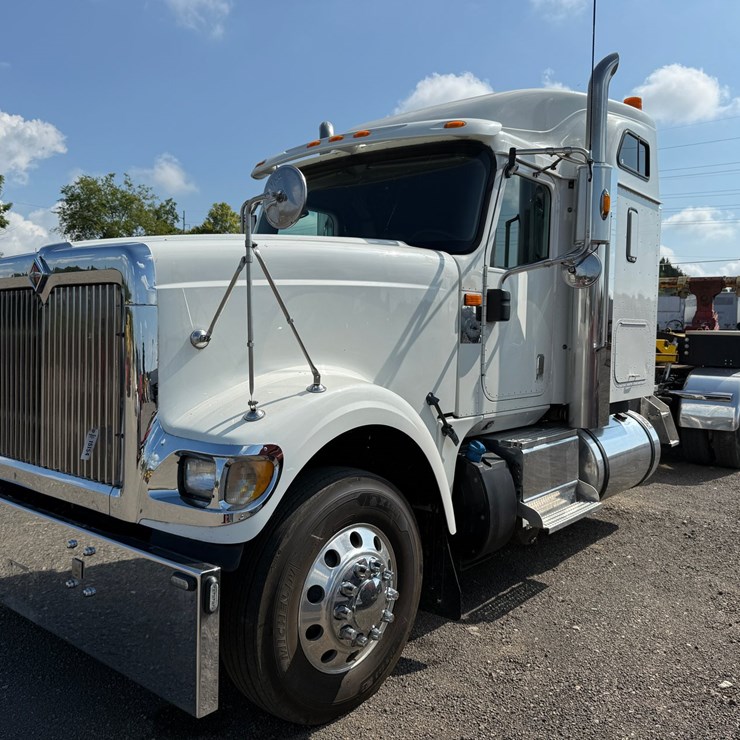 #75 • 2016 INTERNATIONAL TANDEM AXLE ROAD TRACTOR