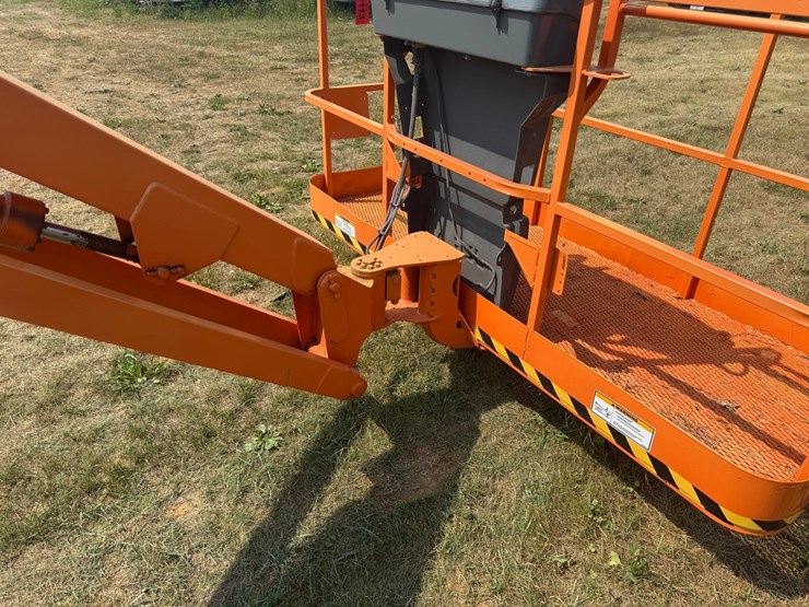 2012-jlg-600aj-image-29