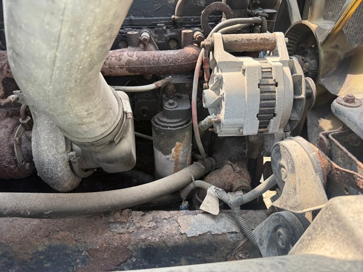 2000-freightliner-fl60-image-23