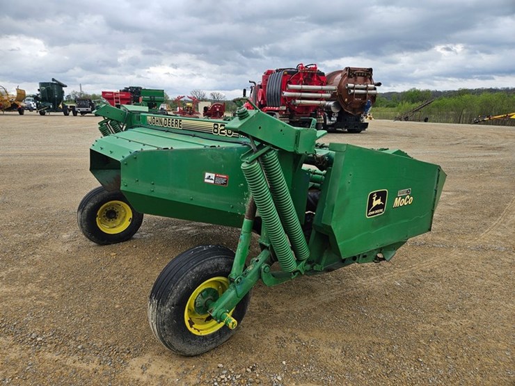 john-deere-820-image-36