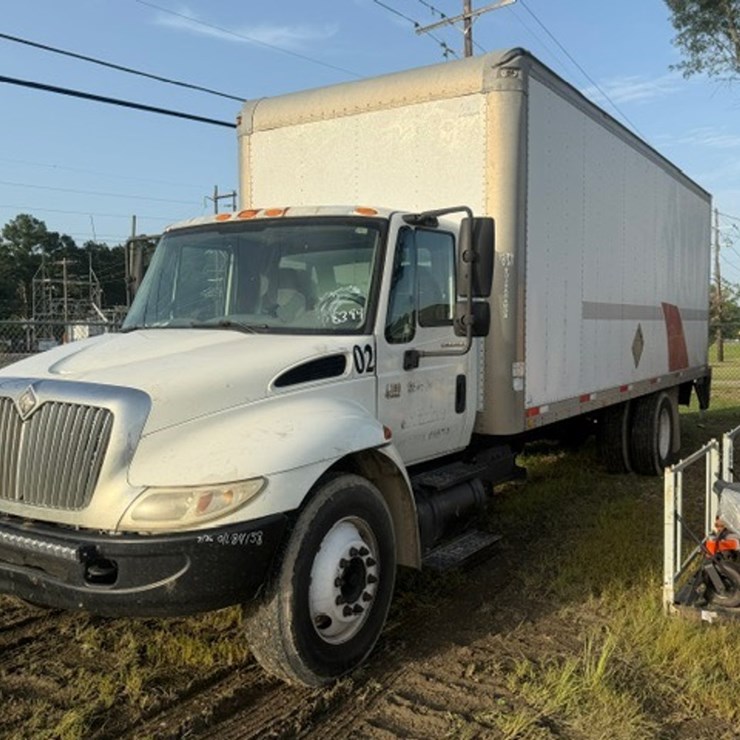 2002 INTERNATIONAL 4300