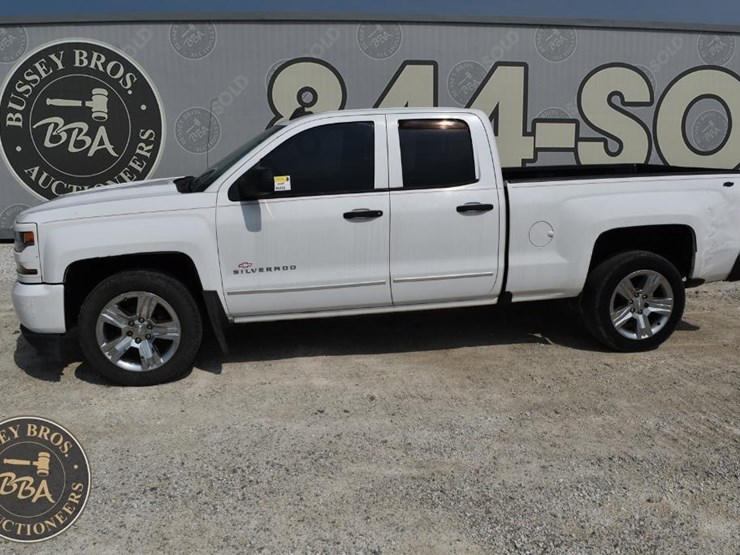 2017-chevrolet-silverado-1500-image-2