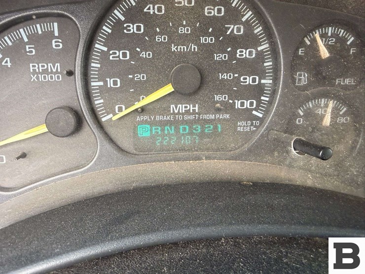 2001-chevrolet-silverado-2500hd-image-24