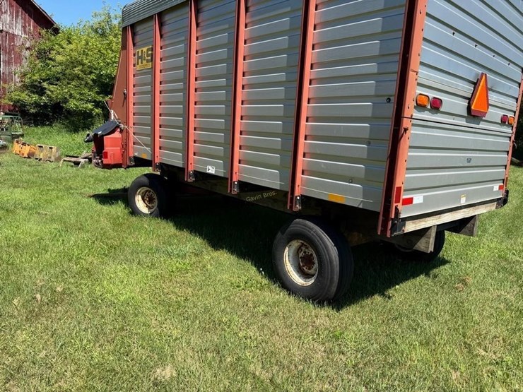 h&s-7+4-twin-auger-16'-forage-wagon-image-7