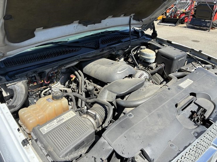 2003-chevrolet-silverado-2500-image-8