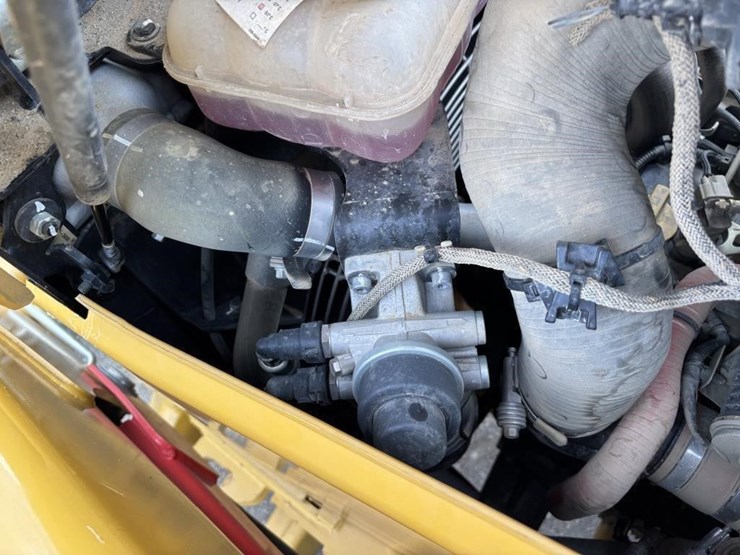 2022-caterpillar-430-image-48