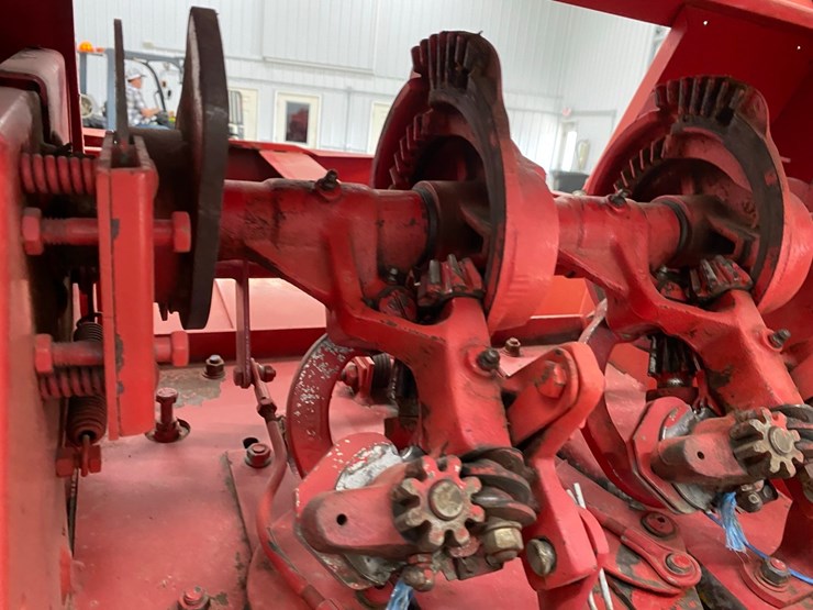 massey-ferguson-1837-image-31