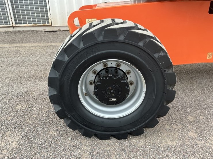 2009-jlg-800a-image-9