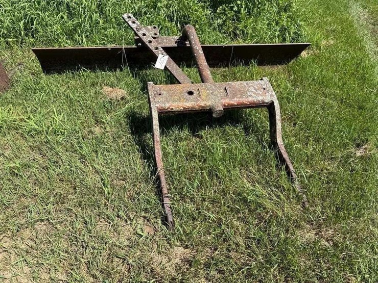 ih-fast-hitch-7'-blade-image-2